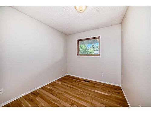 27 Barner Avenue, Red Deer, AB - Indoor Photo Showing Other Room