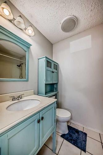 27 Barner Avenue, Red Deer, AB - Indoor Photo Showing Bathroom