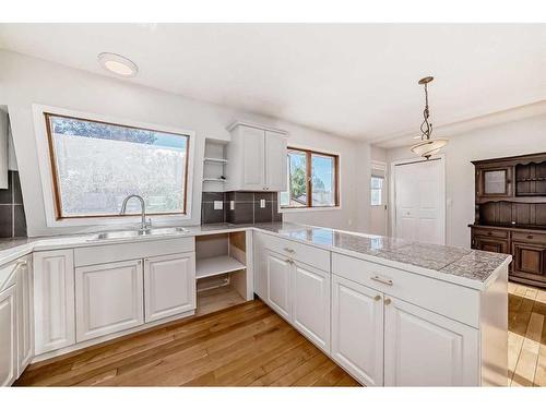 27 Barner Avenue, Red Deer, AB - Indoor Photo Showing Kitchen