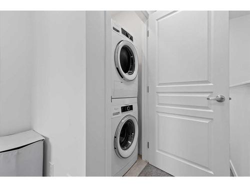 857 Mahogany Boulevard Se, Calgary, AB - Indoor Photo Showing Laundry Room