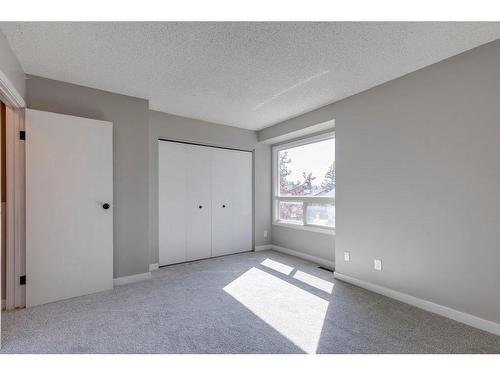 36 Deerpoint Road Se, Calgary, AB - Indoor Photo Showing Other Room