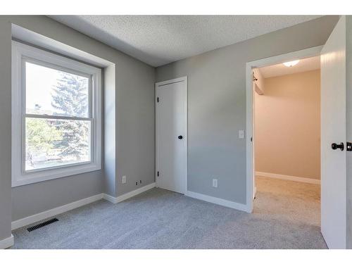 36 Deerpoint Road Se, Calgary, AB - Indoor Photo Showing Other Room