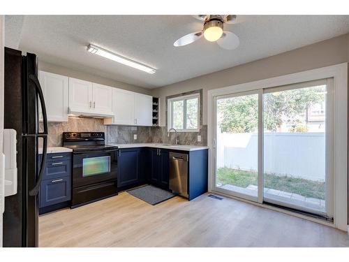 36 Deerpoint Road Se, Calgary, AB - Indoor Photo Showing Kitchen