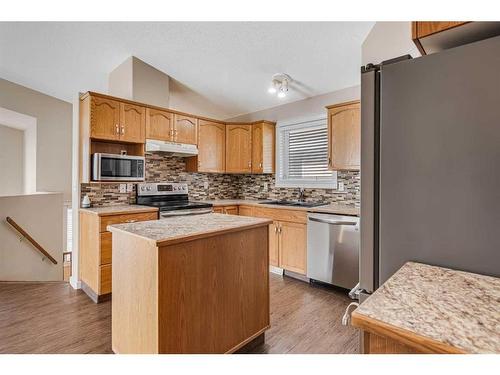 6 Halsall Street, Sylvan Lake, AB - Indoor Photo Showing Kitchen