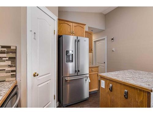 6 Halsall Street, Sylvan Lake, AB - Indoor Photo Showing Kitchen