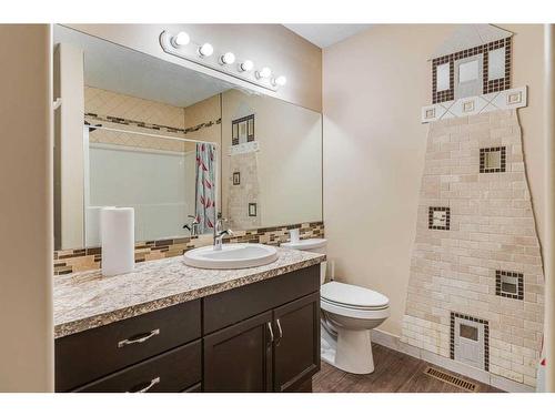 6 Halsall Street, Sylvan Lake, AB - Indoor Photo Showing Bathroom