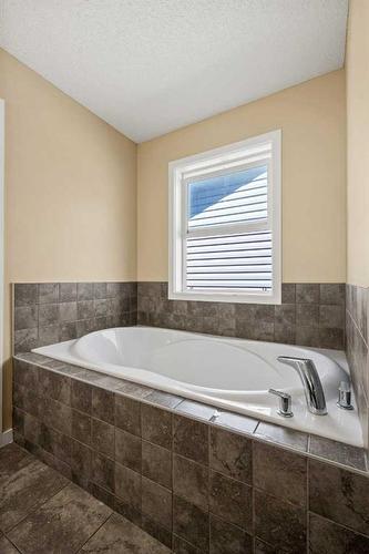 202 Auburn Crest Way Se, Calgary, AB - Indoor Photo Showing Bathroom