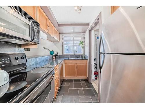 601-626 15 Avenue Sw, Calgary, AB - Indoor Photo Showing Kitchen