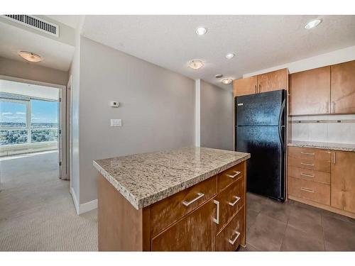 1803-77 Spruce Place Sw, Calgary, AB - Indoor Photo Showing Kitchen