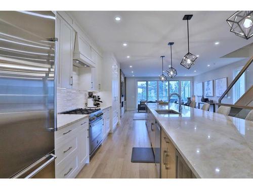 2514 19A Street Sw, Calgary, AB - Indoor Photo Showing Kitchen With Upgraded Kitchen