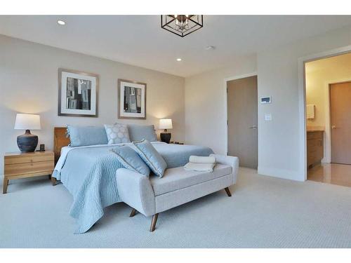 2514 19A Street Sw, Calgary, AB - Indoor Photo Showing Bedroom