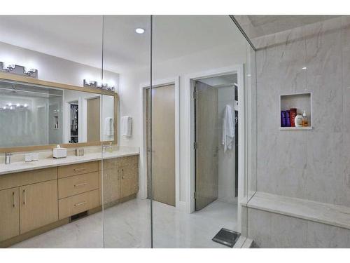 2514 19A Street Sw, Calgary, AB - Indoor Photo Showing Bathroom