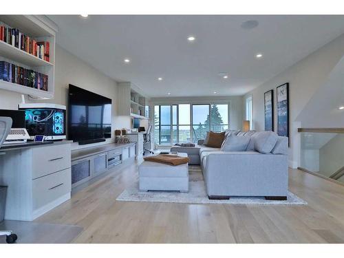 2514 19A Street Sw, Calgary, AB - Indoor Photo Showing Living Room