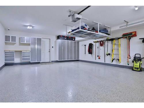 2514 19A Street Sw, Calgary, AB - Indoor Photo Showing Garage