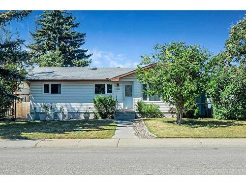 1039 Mackid Road Ne, Calgary, AB - Outdoor