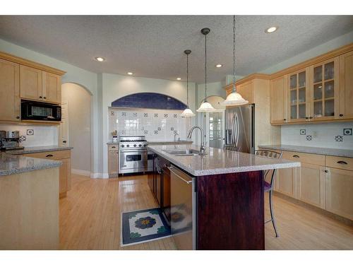 242132 88 Street East, Rural Foothills County, AB - Indoor Photo Showing Kitchen