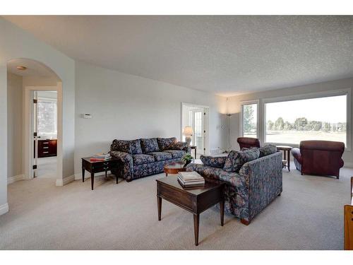 242132 88 Street East, Rural Foothills County, AB - Indoor Photo Showing Living Room