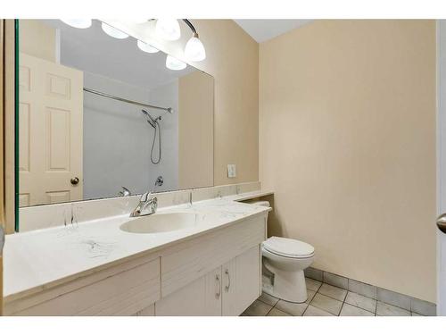2224 Woodview Drive Sw, Calgary, AB - Indoor Photo Showing Bathroom