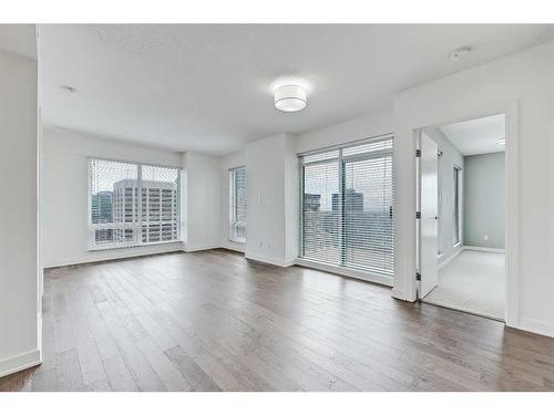 3306-930 6 Avenue Sw, Calgary, AB - Indoor Photo Showing Living Room