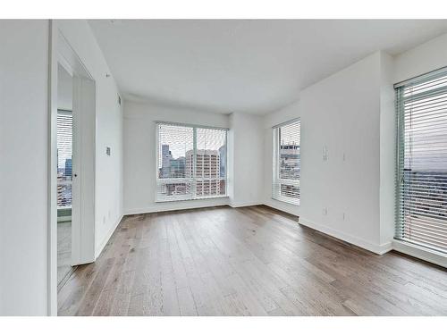 3306-930 6 Avenue Sw, Calgary, AB - Indoor Photo Showing Living Room