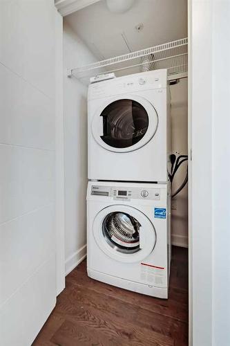 3306-930 6 Avenue Sw, Calgary, AB - Indoor Photo Showing Laundry Room