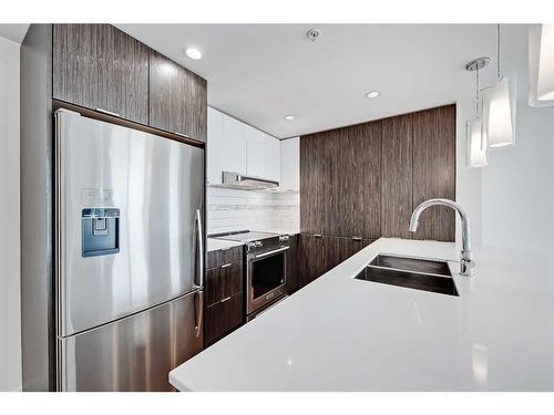 3306-930 6 Avenue Sw, Calgary, AB - Indoor Photo Showing Kitchen With Double Sink With Upgraded Kitchen