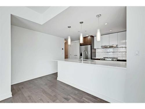 3306-930 6 Avenue Sw, Calgary, AB - Indoor Photo Showing Kitchen With Upgraded Kitchen