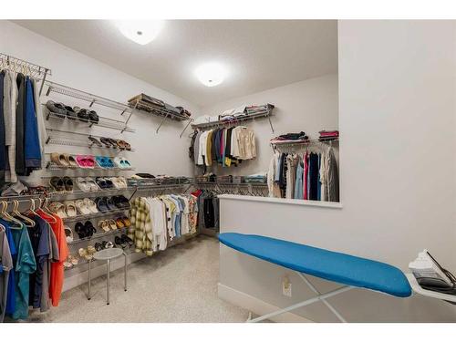 468 Muirfield Crescent, Lyalta, AB - Indoor With Storage