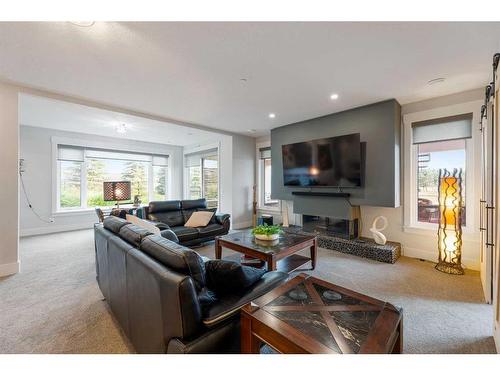 468 Muirfield Crescent, Lyalta, AB - Indoor Photo Showing Living Room