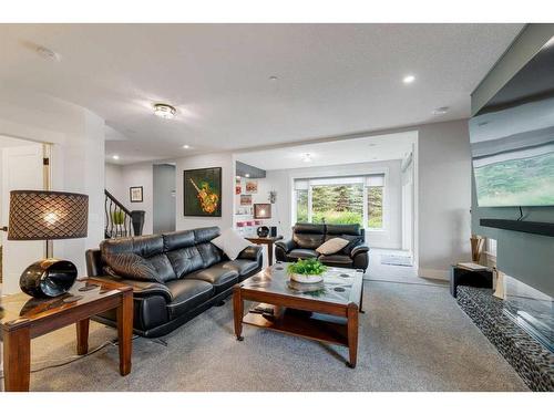 468 Muirfield Crescent, Lyalta, AB - Indoor Photo Showing Living Room