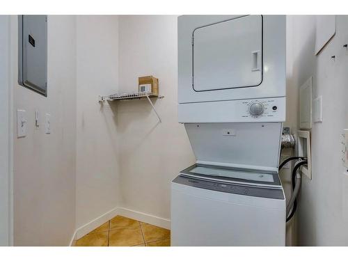 406-2422 Erlton Street Sw, Calgary, AB - Indoor Photo Showing Laundry Room