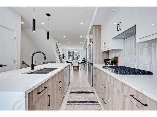 5-3404 8 Avenue Sw, Calgary, AB - Indoor Photo Showing Kitchen