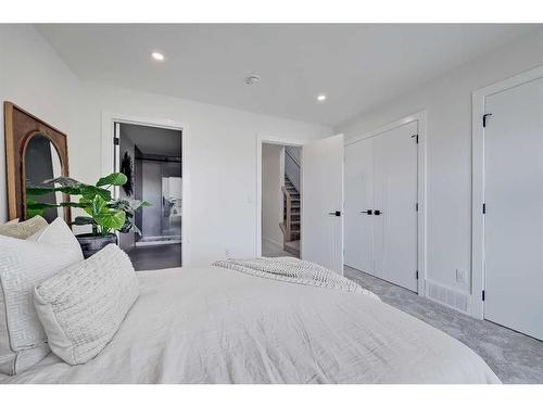 5-3404 8 Avenue Sw, Calgary, AB - Indoor Photo Showing Bedroom