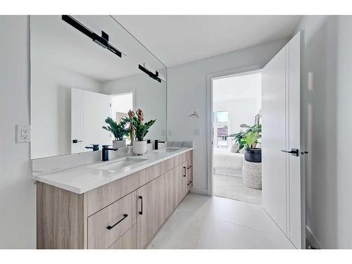 5-3404 8 Avenue Sw, Calgary, AB - Indoor Photo Showing Bathroom