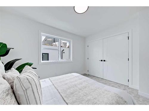 8-3404 8 Avenue Sw, Calgary, AB - Indoor Photo Showing Bedroom