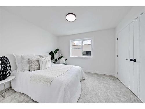 5-3404 8 Avenue Sw, Calgary, AB - Indoor Photo Showing Bedroom