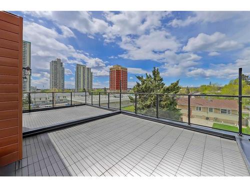 8-3404 8 Avenue Sw, Calgary, AB - Outdoor With View