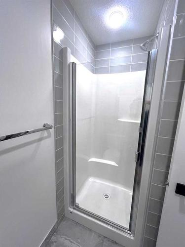 1313-350 Livingston Common Ne, Calgary, AB - Indoor Photo Showing Bathroom