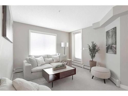 9110-403 Mackenzie Way Sw, Airdrie, AB - Indoor Photo Showing Living Room