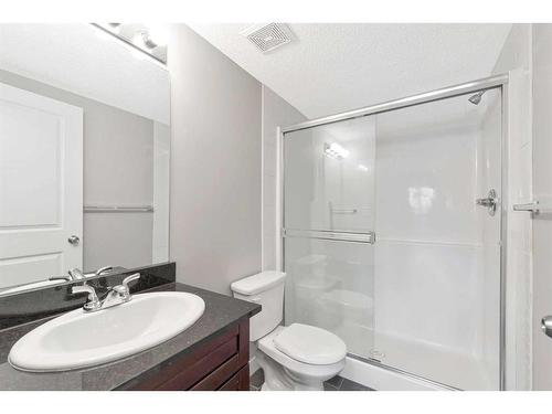 9110-403 Mackenzie Way Sw, Airdrie, AB - Indoor Photo Showing Bathroom