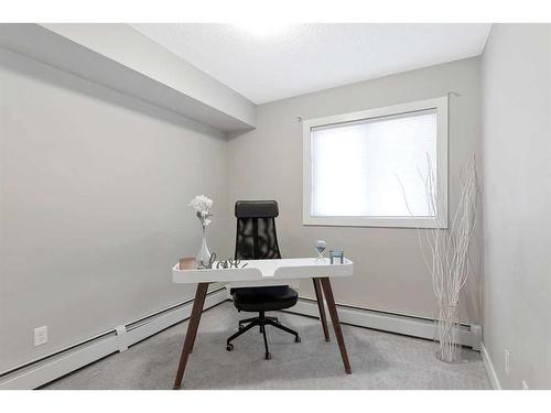 9110-403 Mackenzie Way Sw, Airdrie, AB - Indoor Photo Showing Office