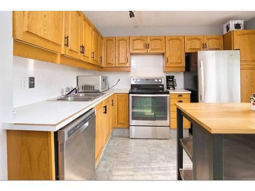 9-5019 46 Avenue Sw, Calgary, AB - Indoor Photo Showing Kitchen With Double Sink