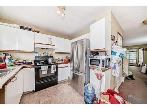 46 Martinridge Crescent Ne, Calgary, AB - Indoor Photo Showing Kitchen