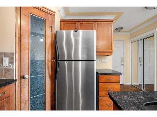 404-1110 17 Street Sw, Calgary, AB - Indoor Photo Showing Kitchen