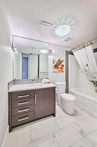 5 Vienna Close, Red Deer, AB - Indoor Photo Showing Bathroom