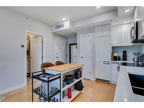 1302-1234 5 Avenue Nw, Calgary, AB - Indoor Photo Showing Kitchen With Upgraded Kitchen