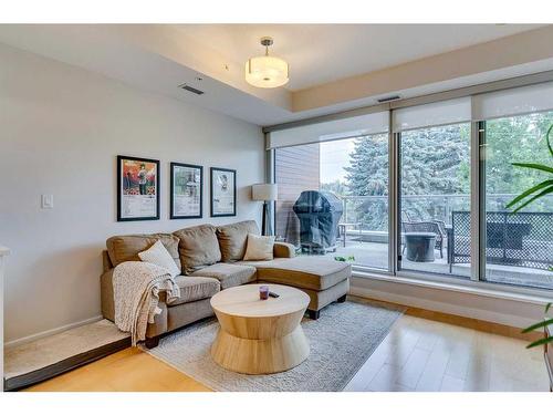 1302-1234 5 Avenue Nw, Calgary, AB - Indoor Photo Showing Living Room