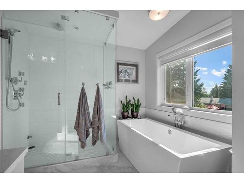 4624 Voyageur Drive Nw, Calgary, AB - Indoor Photo Showing Bathroom