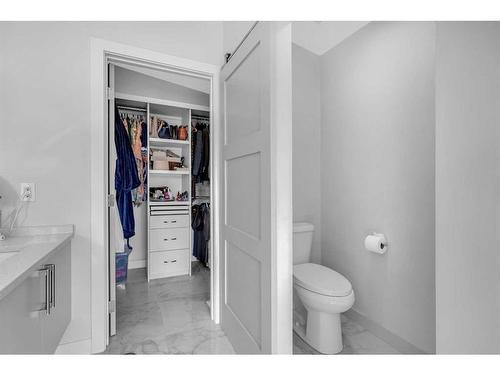 4624 Voyageur Drive Nw, Calgary, AB - Indoor Photo Showing Bathroom