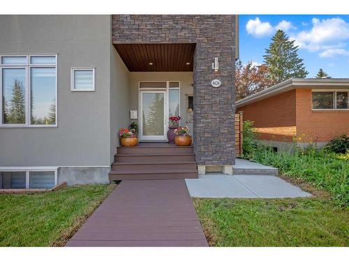 4624 Voyageur Drive Nw, Calgary, AB - Outdoor